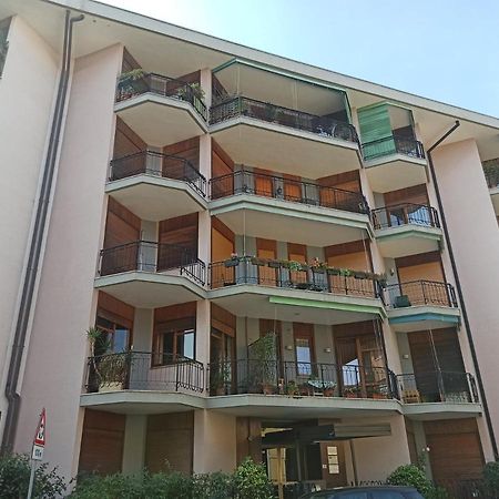 Blue Wave Apartment Arona - Lago Maggiore エクステリア 写真