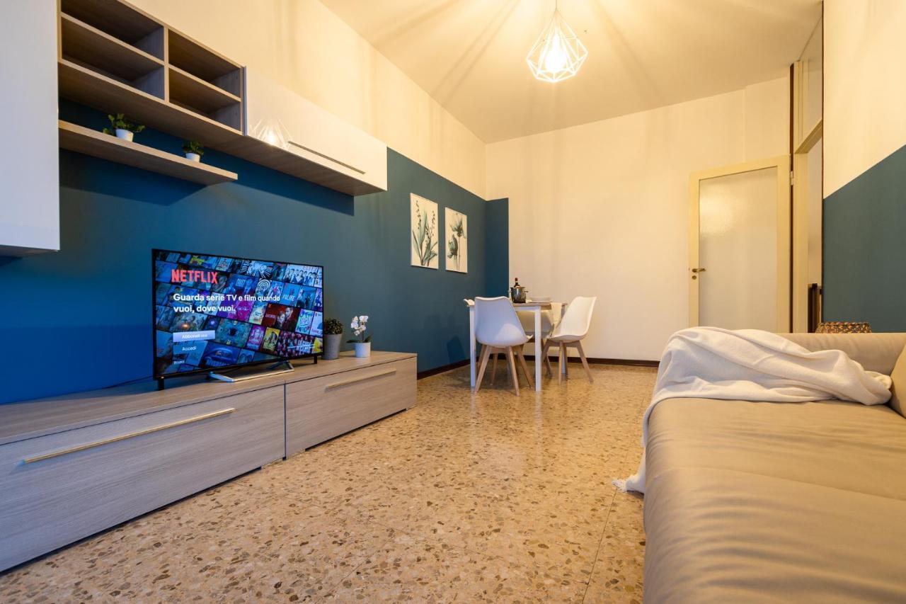 Blue Wave Apartment Arona - Lago Maggiore エクステリア 写真