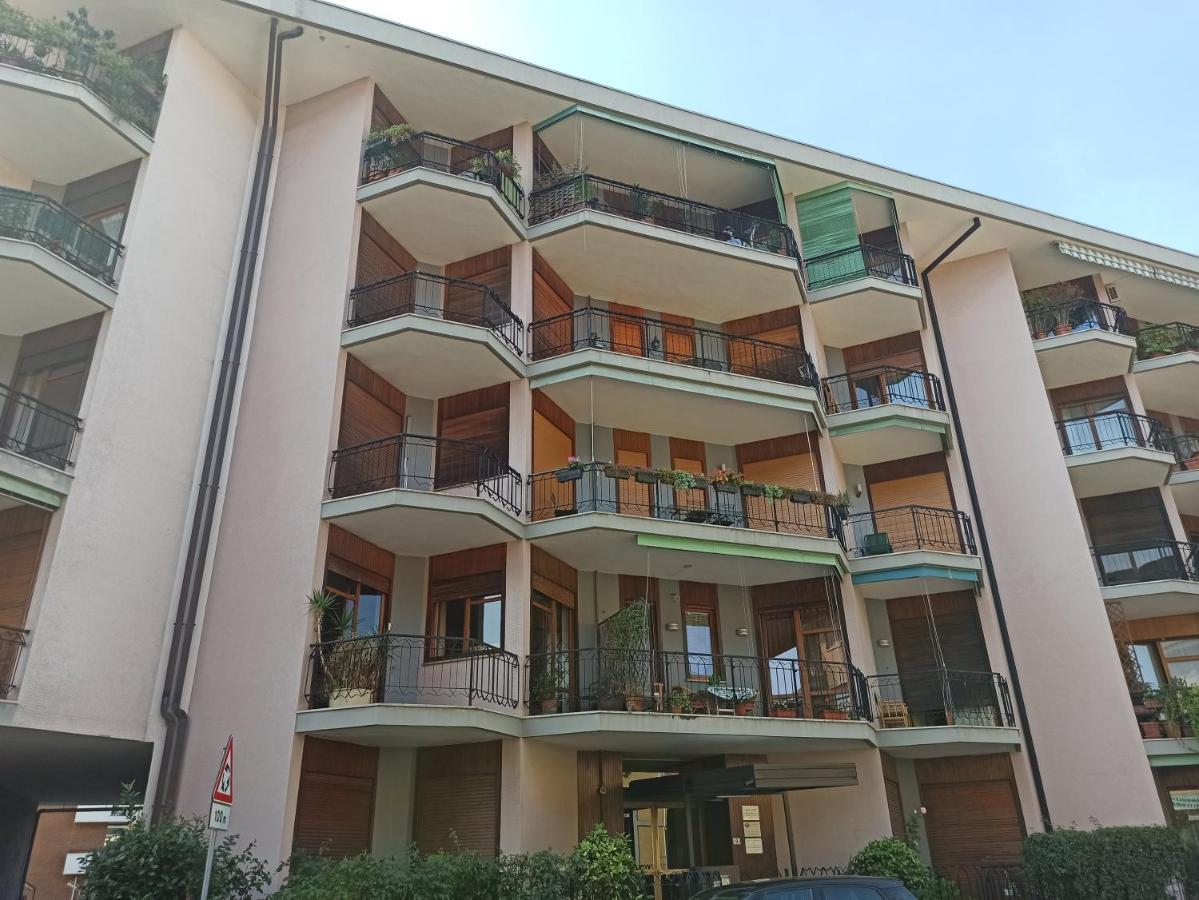 Blue Wave Apartment Arona - Lago Maggiore エクステリア 写真